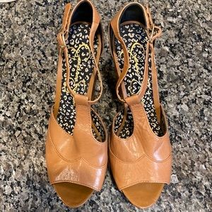 Jessica Simpson platforms